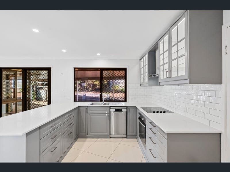 1 Doomben Close, Capalaba — photo 1 of 5