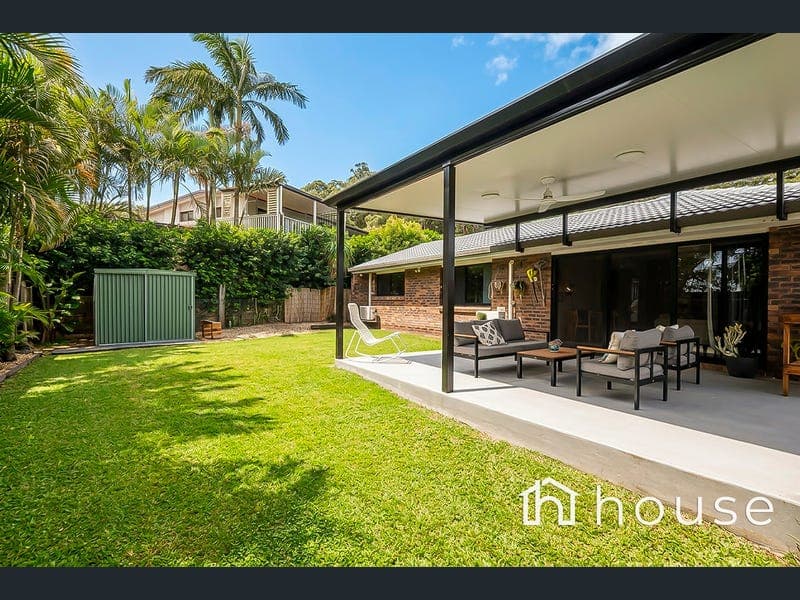 35 Van Dieman Crescent, Springwood — photo 1 of 5