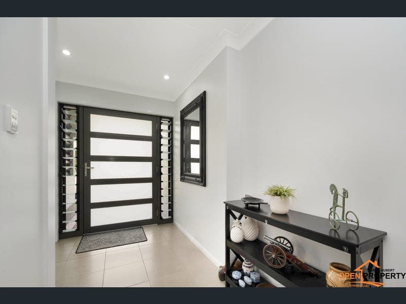 29 Burbank Way, Kirwan — photo 1 of 5