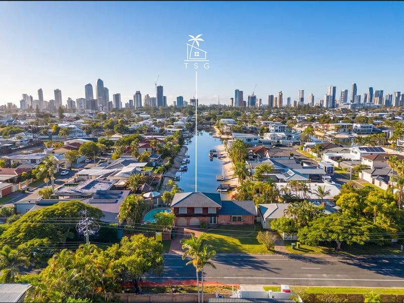 8 Pacific Boulevard, Broadbeach Waters — photo 1 of 5