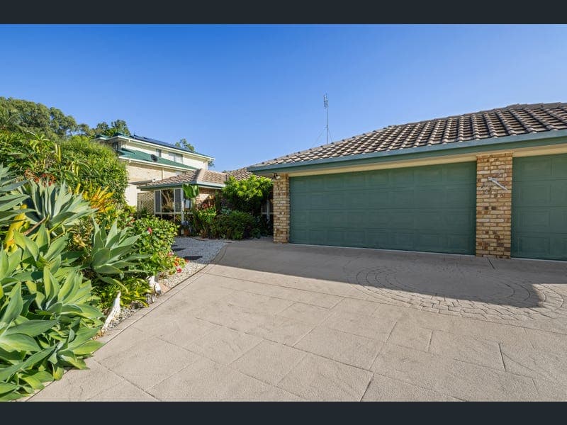 3 Highvale Drive, Helensvale — photo 1 of 5
