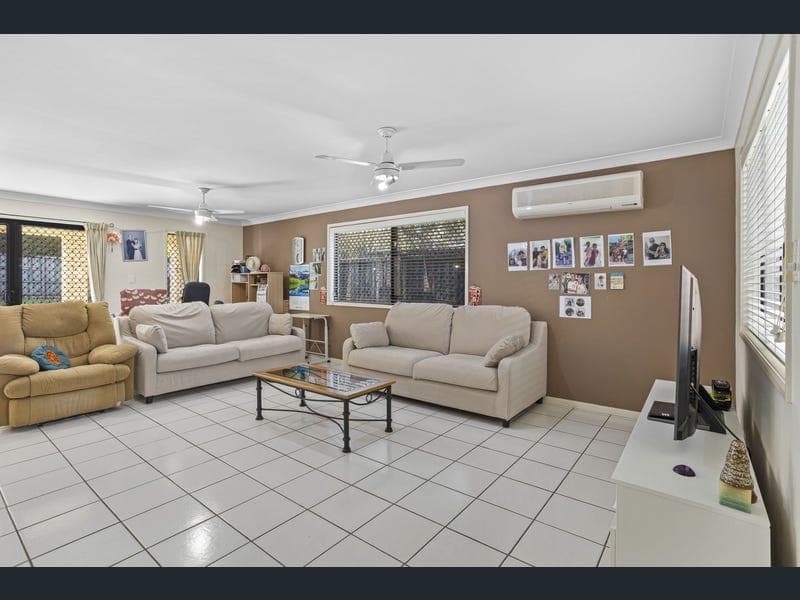 72 London Street, Eight Mile Plains — photo 1 of 5