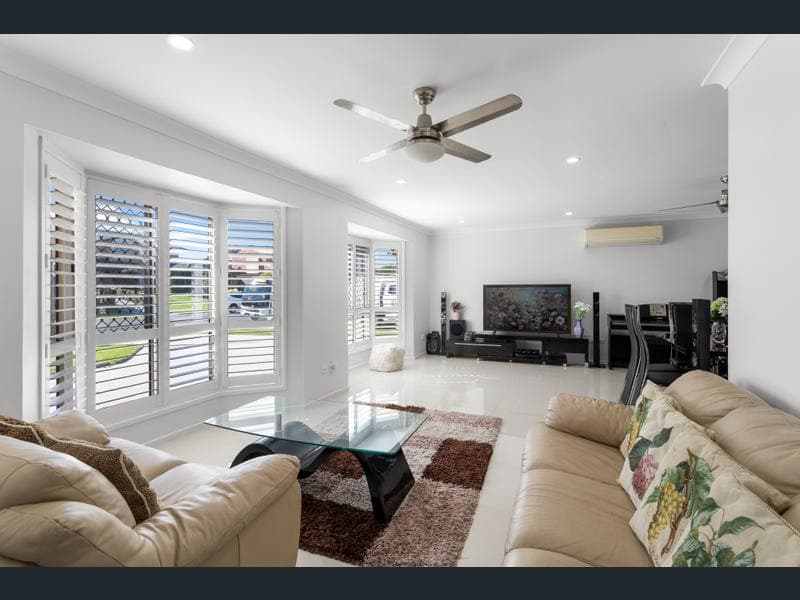 9 Drysdale Street, Rothwell — photo 1 of 5