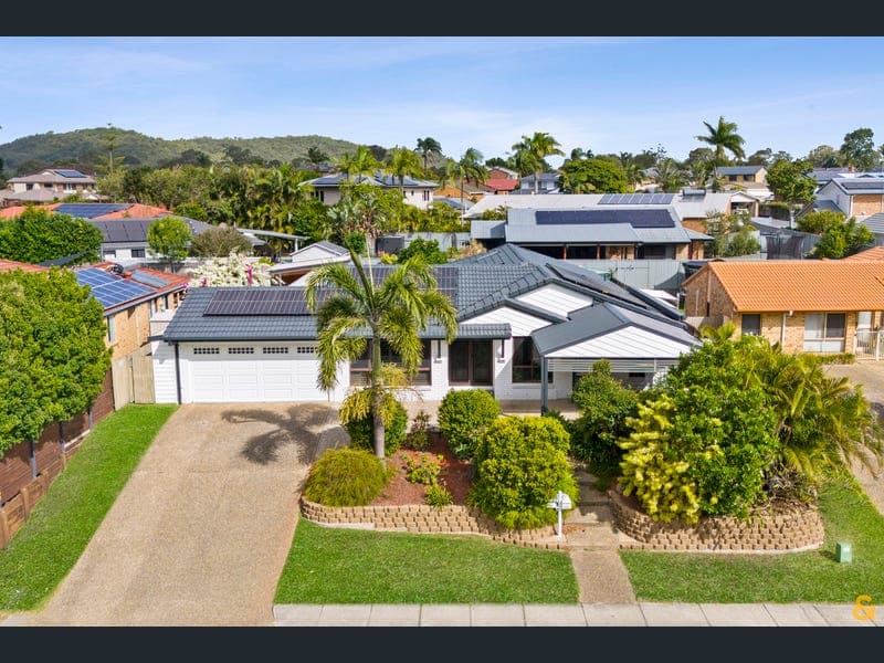 149 Meadowlands Road, Carindale — photo 1 of 5