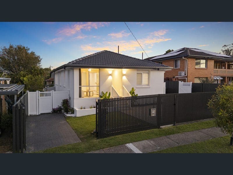 22 Eastbourne Street, Chermside West — photo 1 of 5