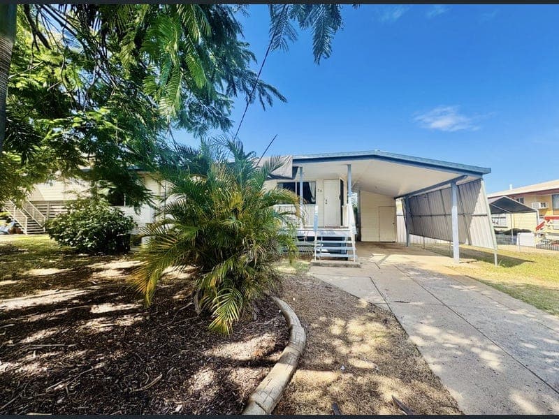 25 SEDGMAN Street, Moranbah — photo 1 of 5