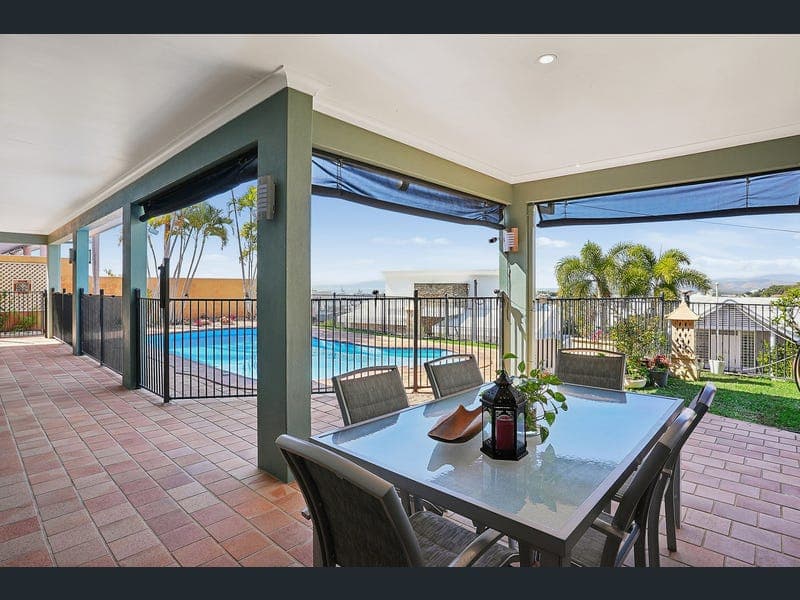 22 Balmoral Drive, Castle Hill — photo 1 of 5
