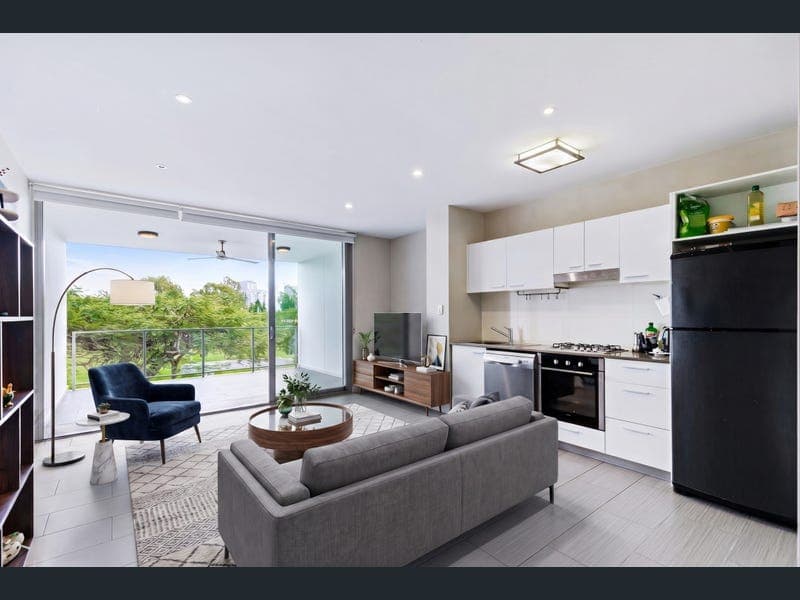19/18 Riverbend Place, Bulimba — photo 1 of 5