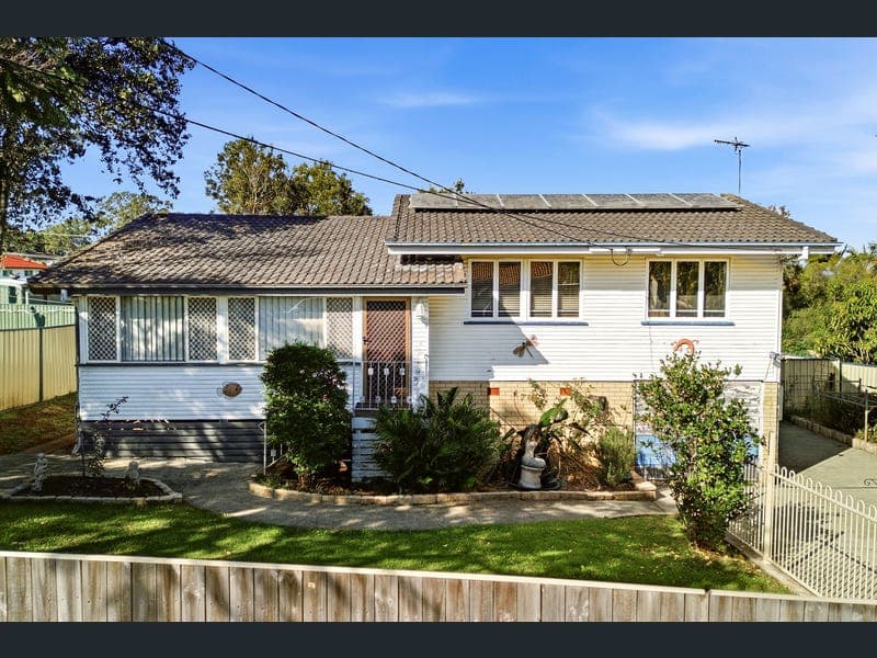 7 Phillip Street, Woodridge — photo 1 of 5