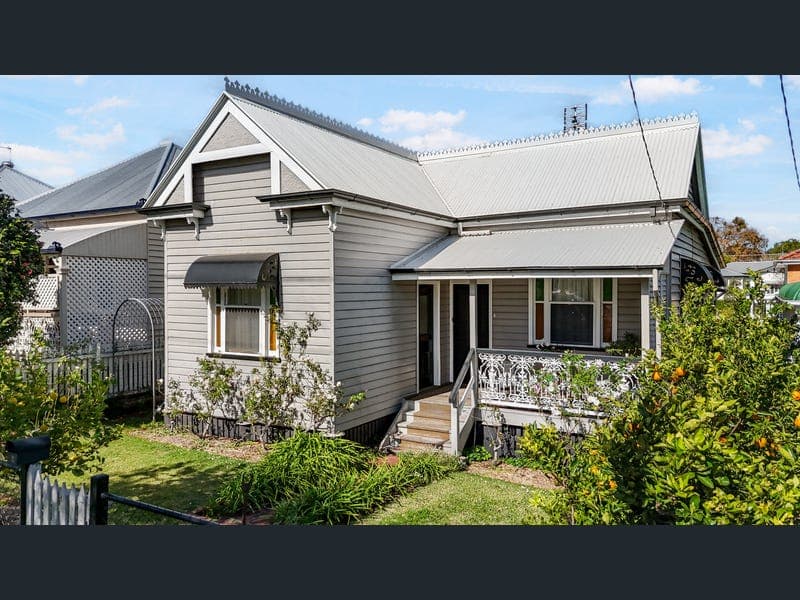 12 Burns Street, East Toowoomba — photo 1 of 5