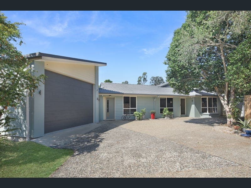 66 Lagoon Crescent, Bellbowrie — photo 1 of 5