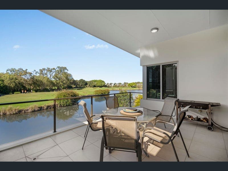 7506 Springfield Drive, Hope Island — photo 1 of 5