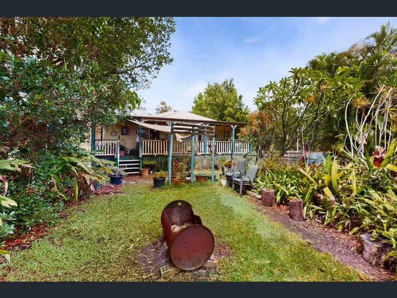 2 Leanne Street, Macleay Island — photo 1 of 5