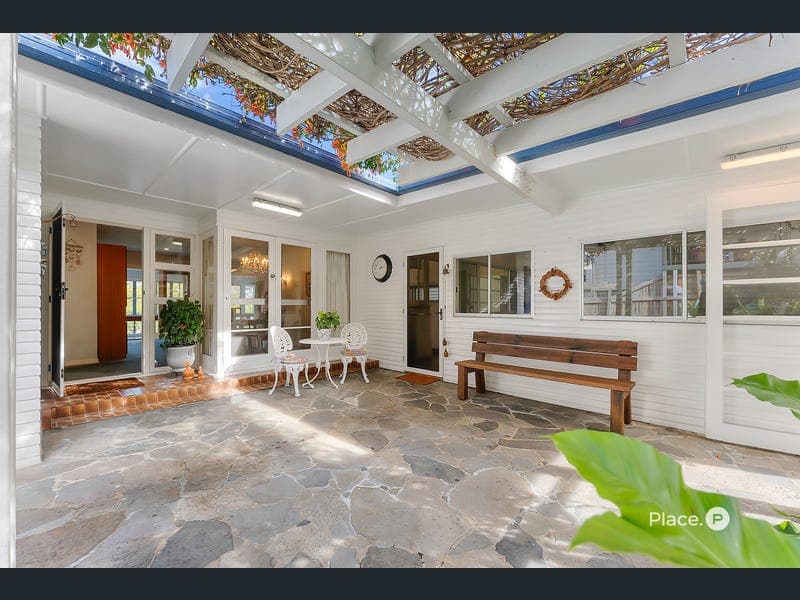35 Highland Terrace, St Lucia — photo 1 of 5