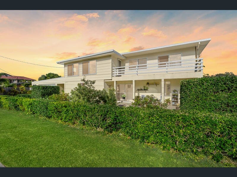 8 Desmond Drive, Toogoom — photo 1 of 5