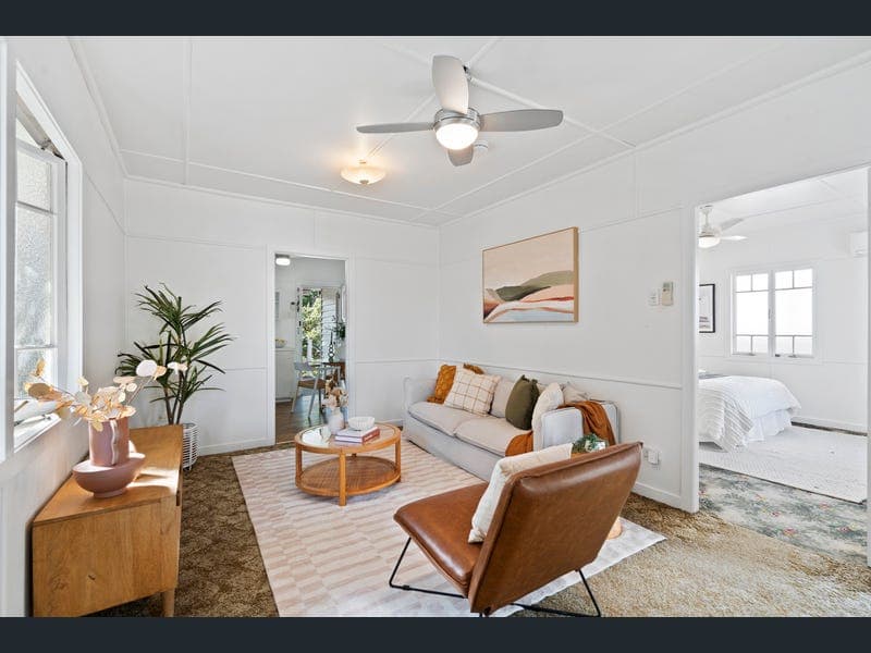 16 Collins Street, Annerley — photo 1 of 5