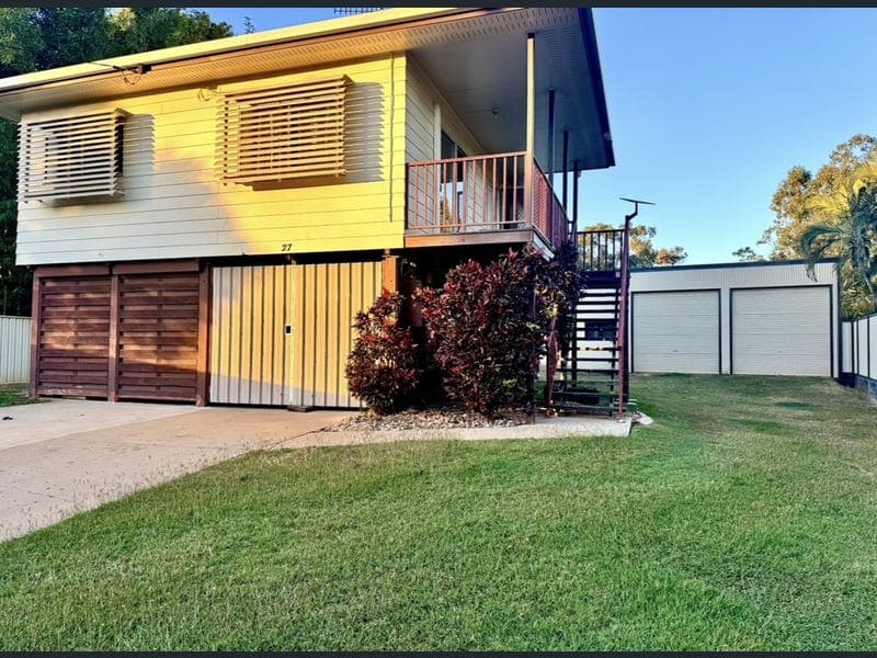 27 GOOLAGONG Crescent, Moranbah — photo 1 of 5