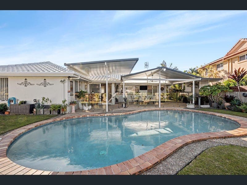 12 Santa Cruz Boulevard, Clear Island Waters — photo 1 of 5
