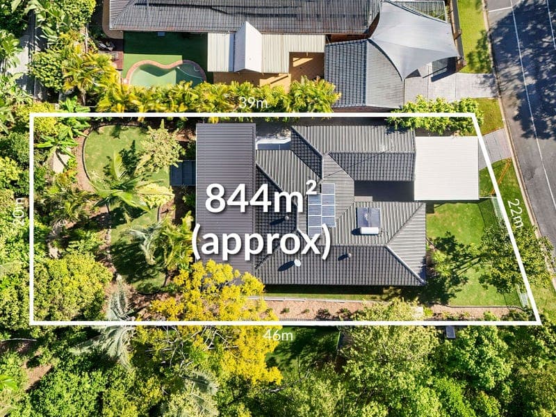 15 Michelmore Road, Carrara — photo 1 of 5