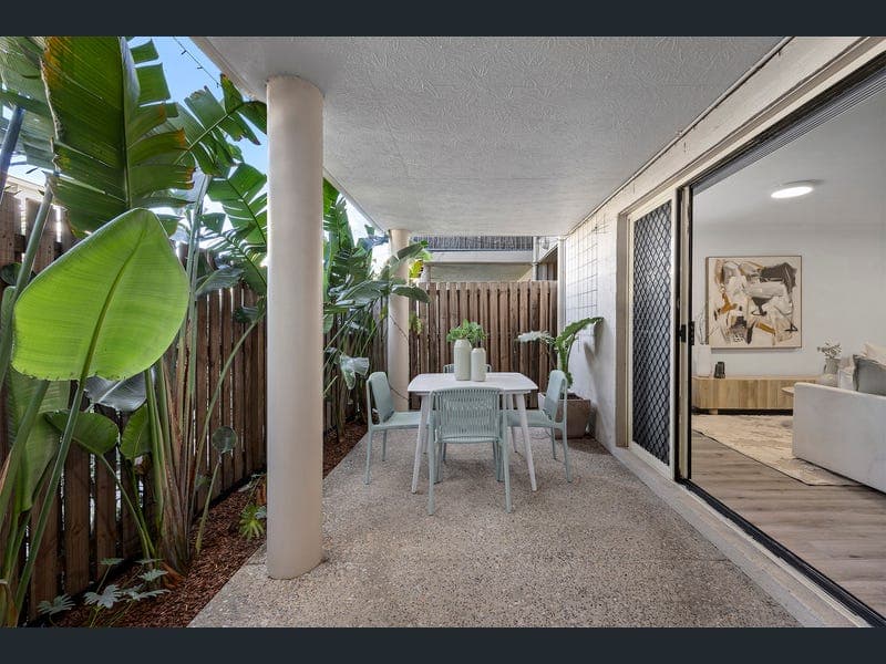 1/121 Ekibin Road, Annerley — photo 1 of 5