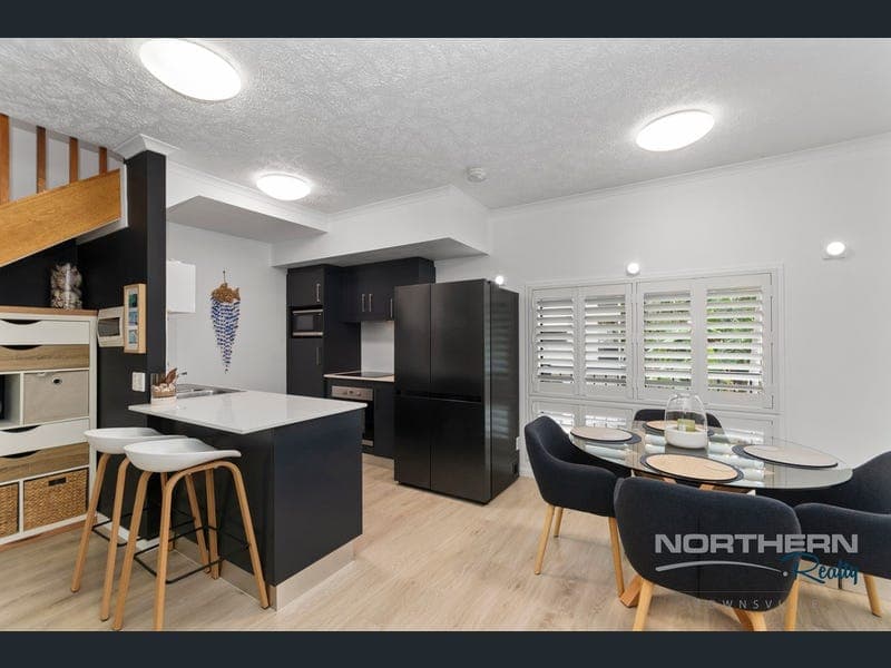 5/9 Carter Street, North Ward — photo 1 of 5