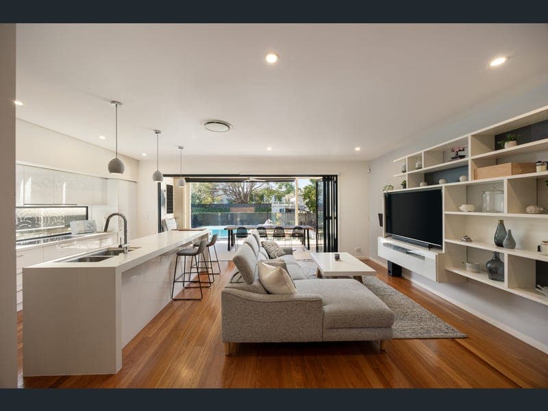 76 Stuart Street, Bulimba — photo 1 of 5