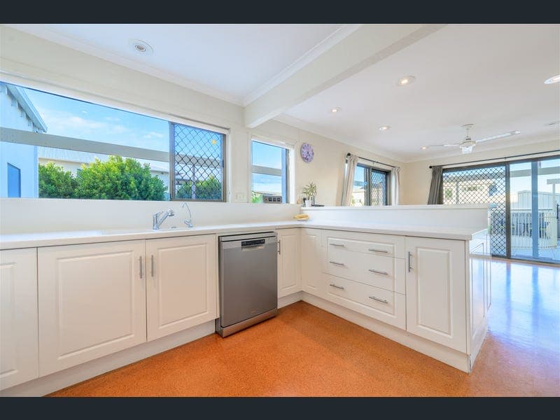 8 Caledon Street, Tannum Sands — photo 1 of 5