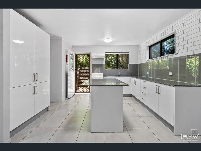 7/33 Scenic Highway, Cooee Bay — photo 1 of 5