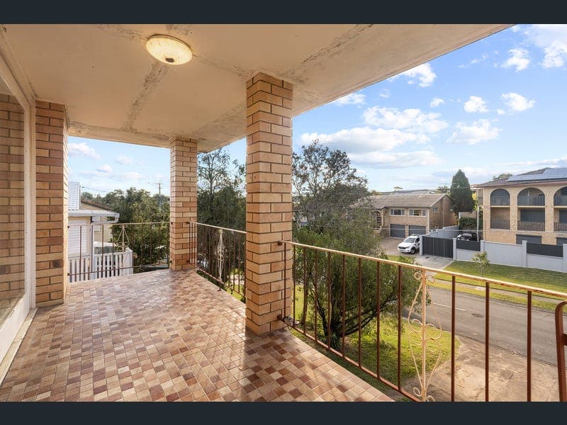 14 Flockton Street, Stafford Heights — photo 1 of 5
