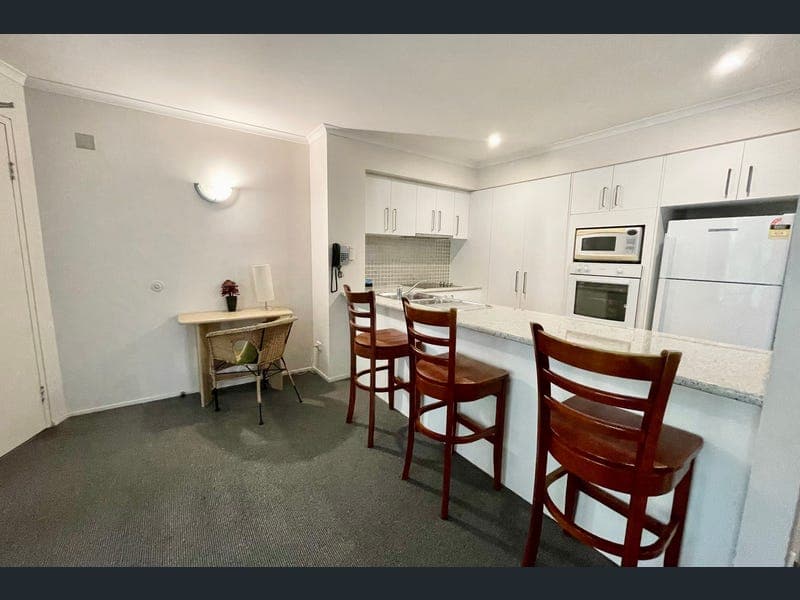 66/10 Alexandra Avenue, Broadbeach — photo 1 of 5