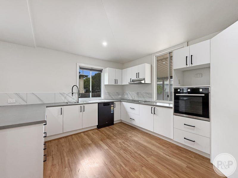 12 Palmerston Street, Pimlico — photo 1 of 5