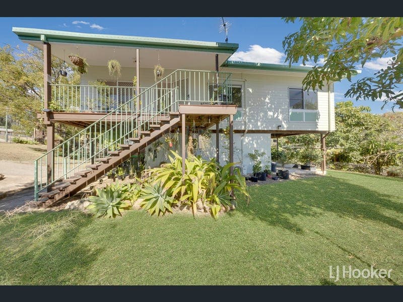 34 Flounder Crescent, Toolooa — photo 1 of 5