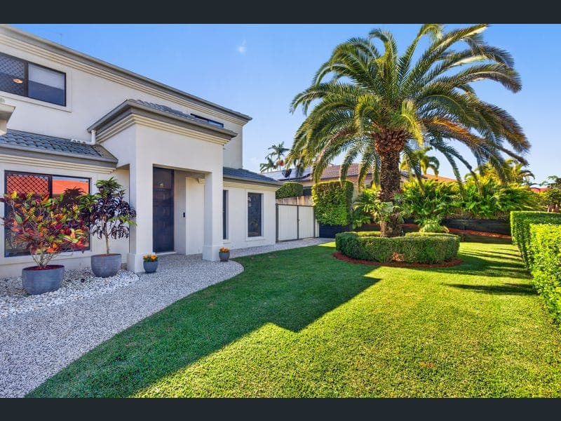 10 Hilary Avenue, Redland Bay — photo 1 of 5