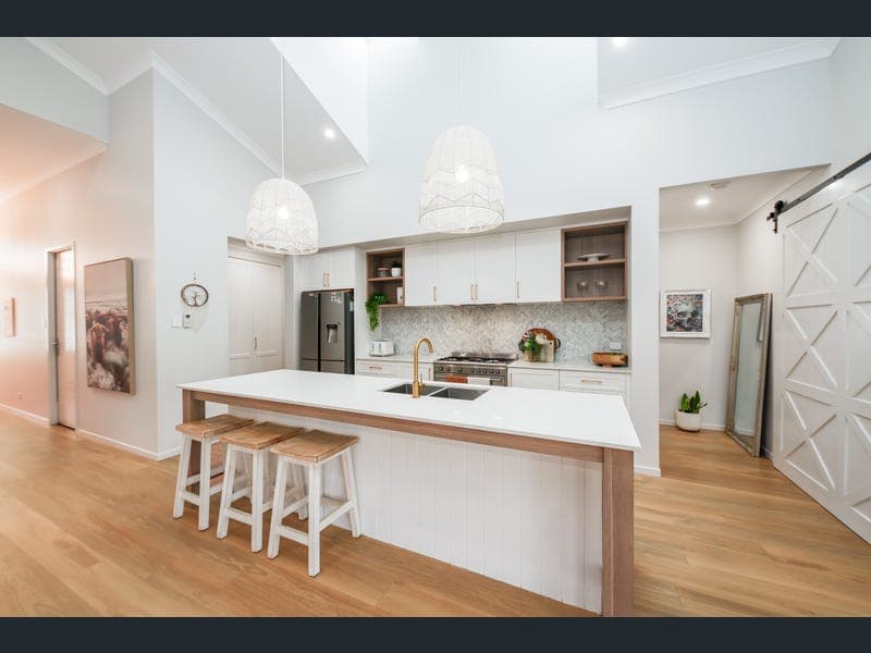 19 Ossington Circuit, Julago — photo 1 of 5