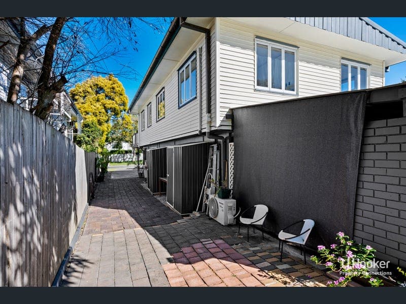 32 Ewan Street, Margate — photo 1 of 5