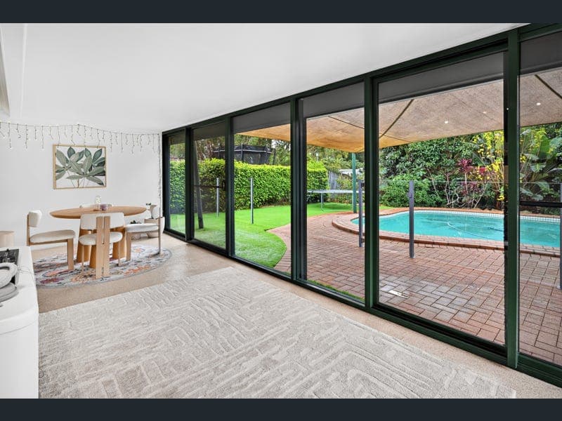 6 Sacha Place, Carrara — photo 1 of 5