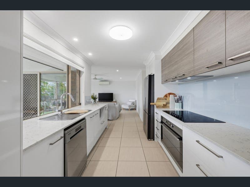 8 Holterman Court, Mudgeeraba — photo 1 of 5