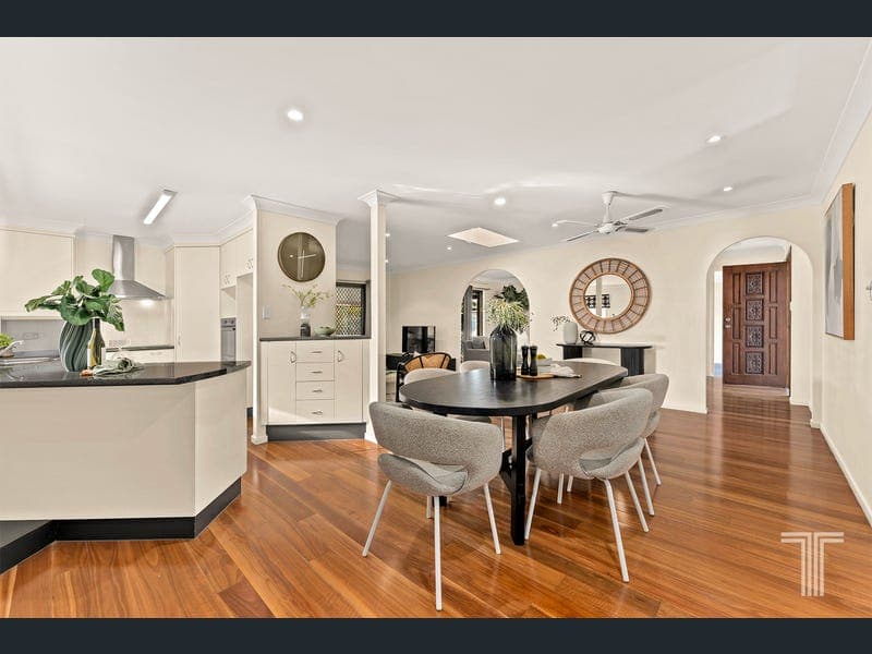 36 Weekes Road, Carindale — photo 1 of 5