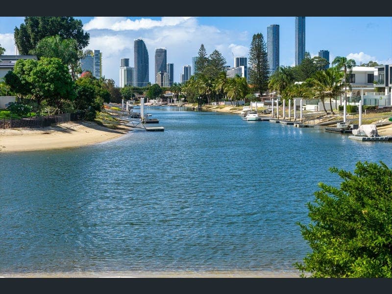 29 Bermuda Street, Broadbeach Waters — photo 1 of 5