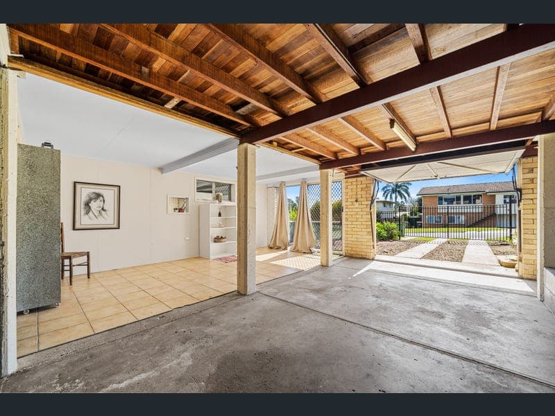 52 Lincoln Street, Beenleigh — photo 1 of 5