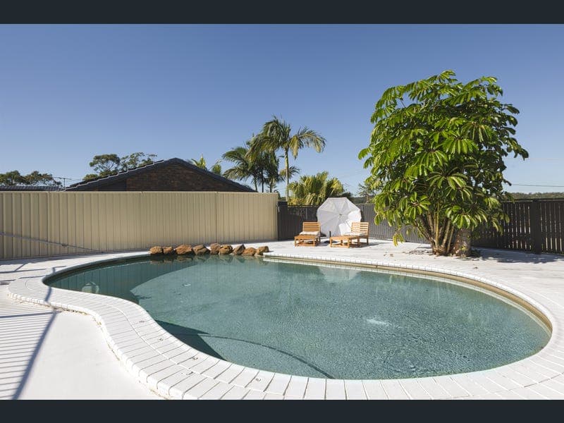 3 Warrandah Street, Rochedale South — photo 1 of 5