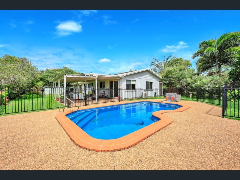 11 Moore Park Road, Moore Park Beach — photo 1 of 5