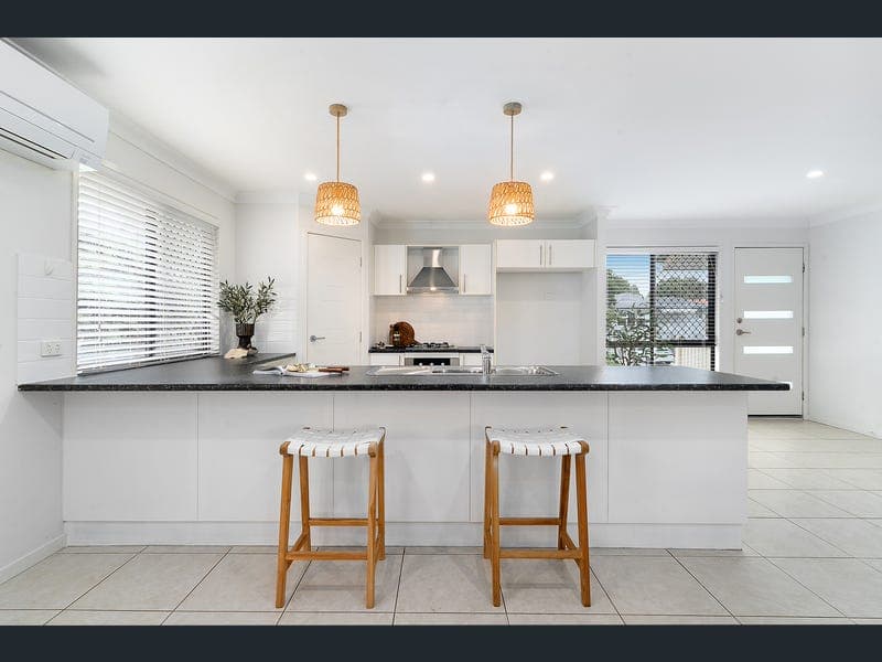 43 Orient Road, Yeronga — photo 1 of 5
