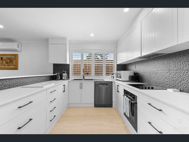 21 Scandia Street, Kenmore — photo 1 of 5