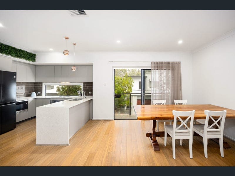 2/21 Kersley Road, Kenmore — photo 1 of 5