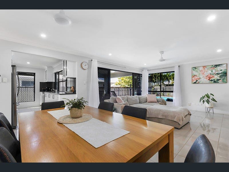 5 Bellavista Circuit, Beaconsfield — photo 1 of 5