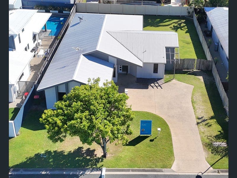 3 Seafarer Court, Blacks Beach — photo 1 of 5