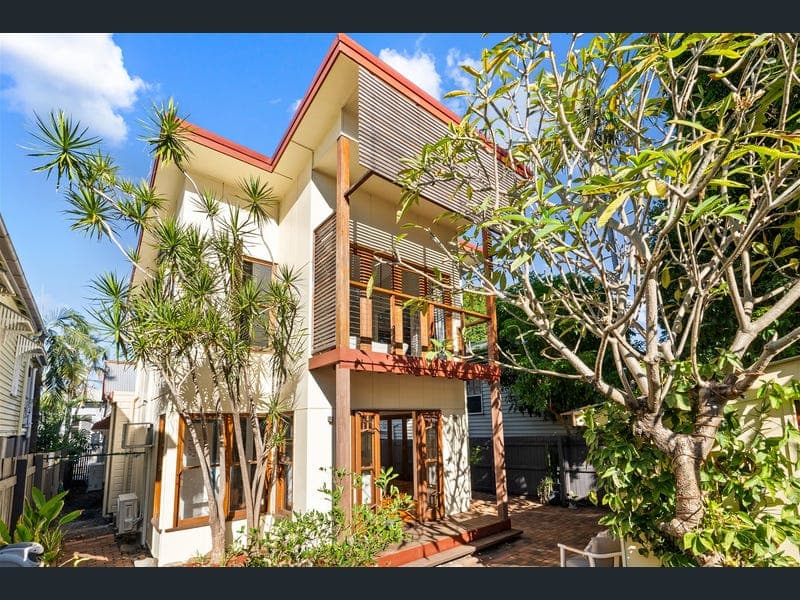11 Flower Street, Woolloongabba — photo 1 of 5