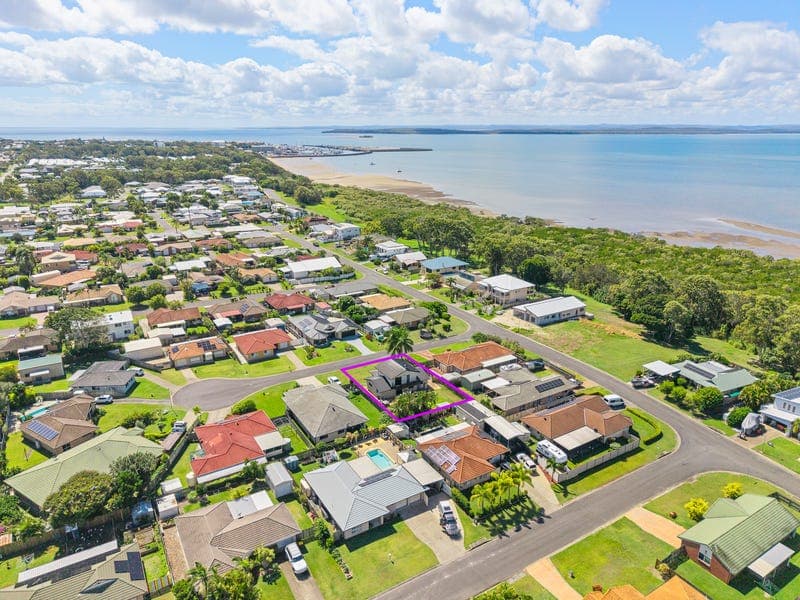 6 Wyuna Court, Urangan — photo 1 of 5