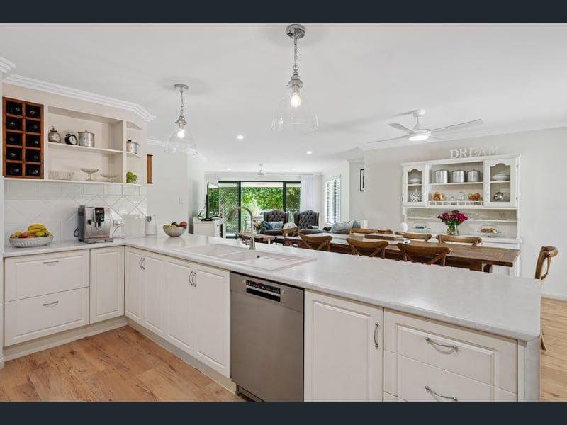 12 Kalmia Drive, Redland Bay — photo 1 of 5